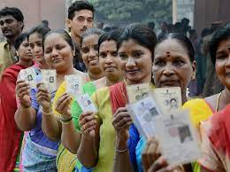 மக்கள் திருந்தாதவரை நாட்டில் ஊழலையும், ஊழல்வாதிகளையும் ஒழிக்க முடியாது . அரசியல் மாற்றமும் ஏற்படுத்த முடியாது.
