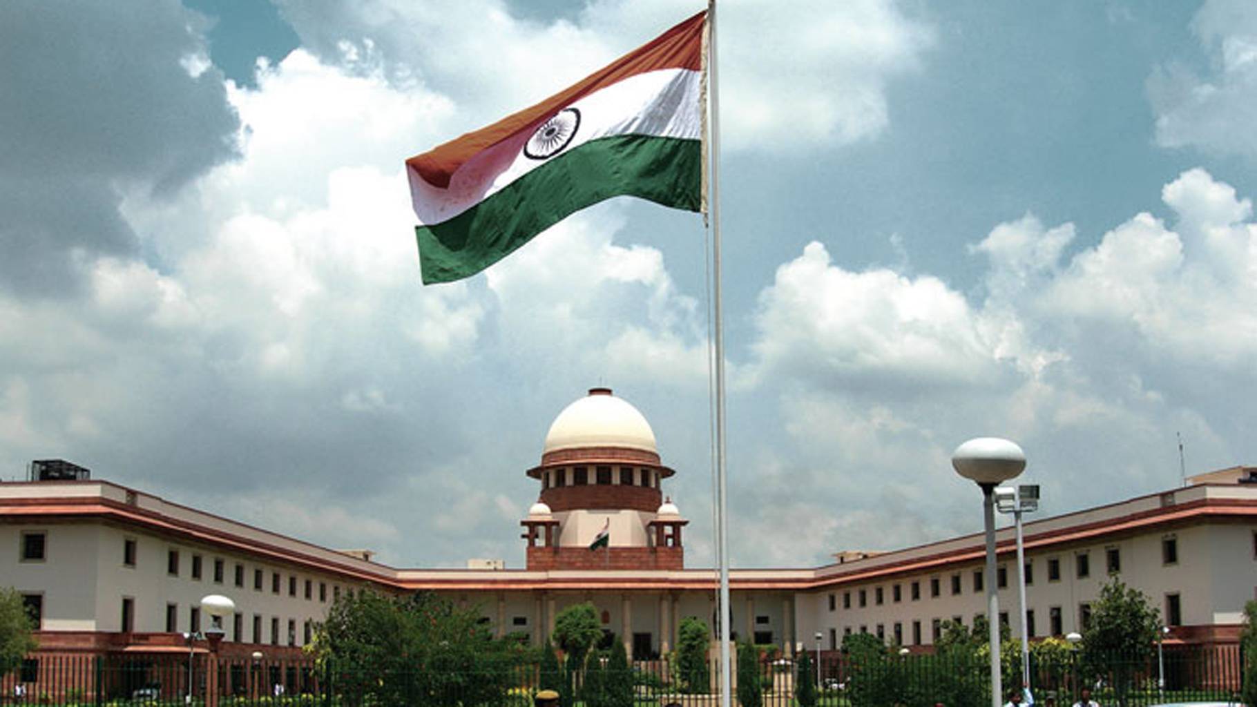 நாட்டில் போலி வழக்கறிஞர்களை களை எடுக்க , இந்திய பார் கவுன்சில் கொண்டு வந்த சட்டம் போல்! பிரஸ் கவுன்சில் ஆப் இந்தியா போலி பத்திரிகைகளையும், போலி பத்திரிகையாளர்களையும் களையெடுக்க சட்டம் கொண்டு வருமா ? சமூக நலன் பத்திரிகையாளர்கள் மற்றும் பத்திரிகைகள் .