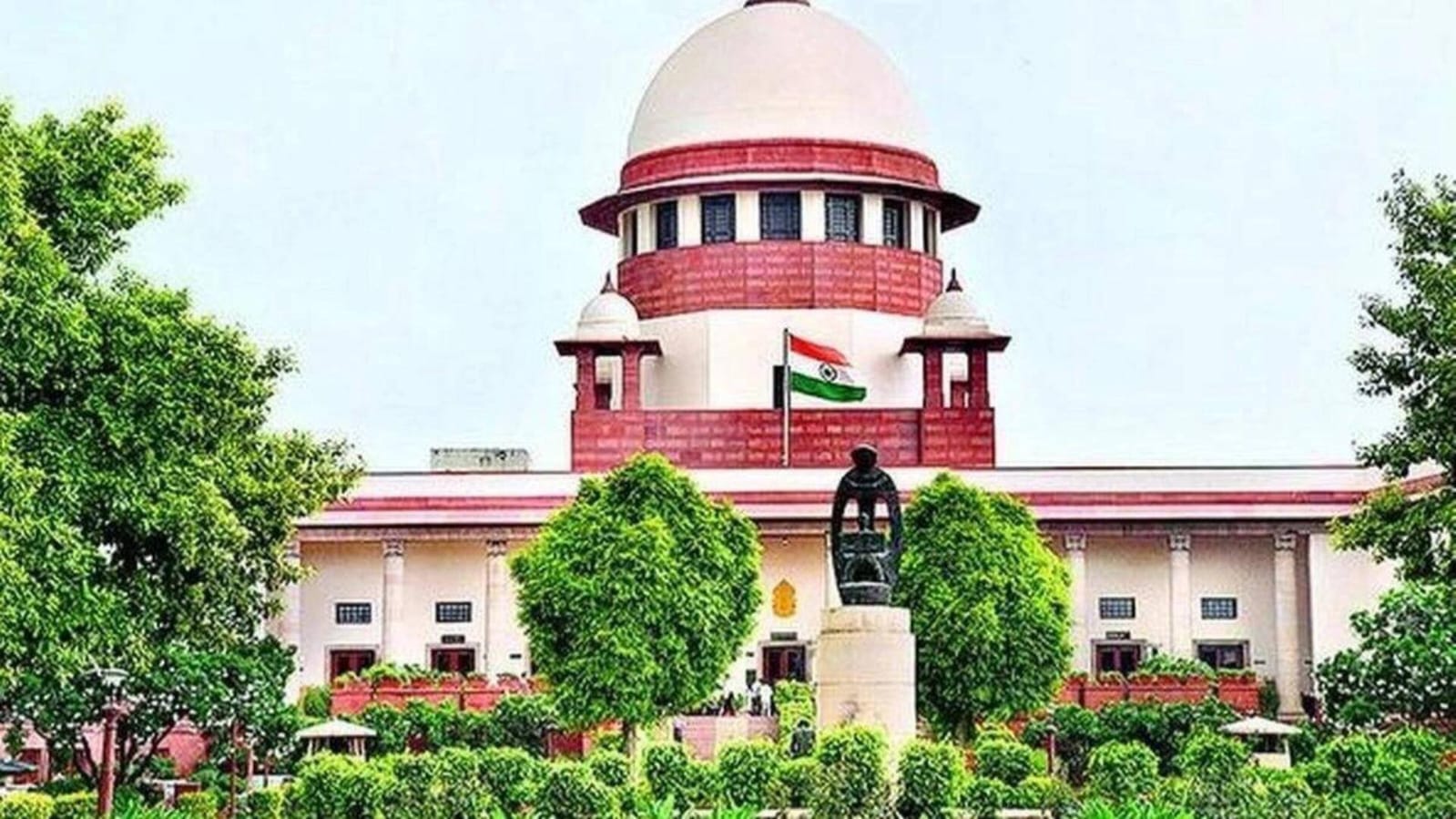 நாட்டில் போலி ஆவணங்கள் மூலம் வேலைவாய்ப்பு பெறுவதை தடுக்க! - உச்சநீதிமன்றம் உத்தரவு.