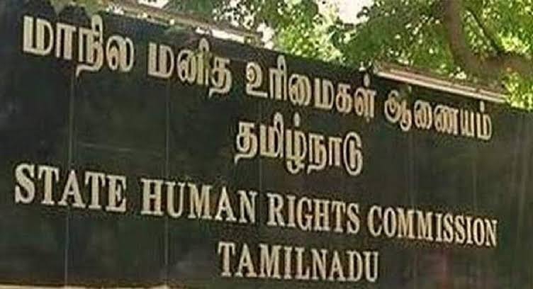 காவல்துறை சட்டத்தை கையில் எடுத்து, யாரையாவது அடித்து துன்புறுத்தினால், அவர்கள் மனித உரிமை ஆணையம், மாவட்ட ஆட்சியர்,மாவட்ட கண்காணிப்பாளர், மாவட்ட மாஜிஸ்திரேட் இடம் பொது மக்கள் புகார் செய்தால்! உடனடி நடவடிக்கை எடுக்கப்படும் என அறிவிப்பு.