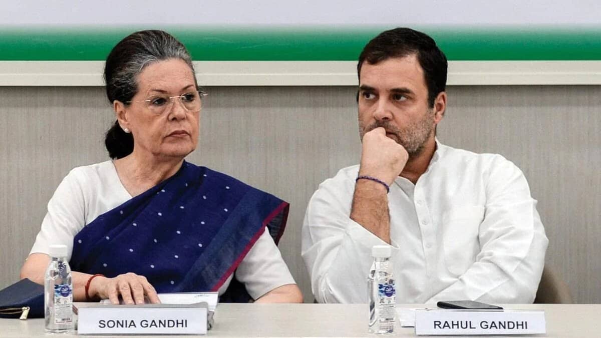 ராகுல் காந்தி எவ்வளவு பொய் சொன்னாலும் மக்கள் நம்பி விடுவார்கள். இந்த ஊடகப் பொய்களை நம்பி பிரதமர் மந்திரி ஆகிவிடலாம் என்று கனவு காண்கிறாரா?