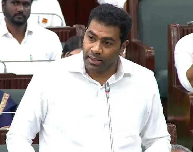 பினாமி சொத்துக்கள், கருப்பு பணம், சொத்துக் குவிப்பு! இதற்கெல்லாம் அரசியல்வாதிகளின் ஆடிட்டர்களை தூக்கினால்! உண்மை எளிதாக வெளி வருமா?