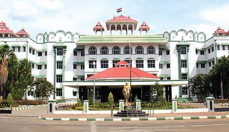 தமிழ்நாட்டில் அரசு ஊழியர்கள்! ஊழல் செய்து வாங்கிய சொத்துக்கள்! பறிமுதல் செய்ய கோர்ட்டு உத்தரவு – இதுவே அரசியலில் ஊழல் செய்த சொத்துக்களை பறிமுதல் செய்ய நீதிமன்றம் கால தாமதம் செய்வது ஏன்?