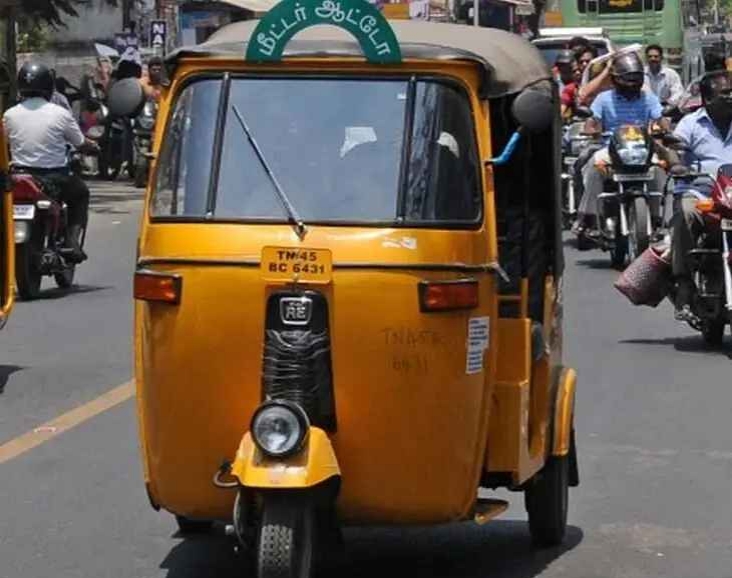 தமிழக அரசு ஆட்டோ ஓட்டுநர்களின் ஆட்டோ கட்டணத்தை உயர்த்தி உள்ளது. இதில் பொதுமக்களை ஏமாற்றாமல் இருப்பார்களா? - அச்சத்தில் பொதுமக்கள்.