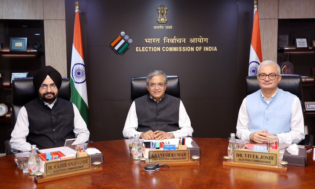 மக்களின் வீக்னசை தெரிந்துதான், அரசியல் கட்சிகள், பணம் கொடுக்கின்றது – தேர்தல் ஆணையம் தடுக்க முடியாமல், தேர்தல் நடத்துவது வீண்.